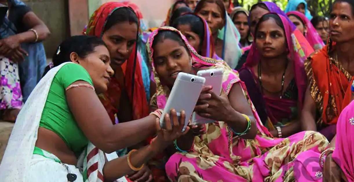 IntegralWorld-Perspective-blog-article-Smart-phones-are-empowering-women-worldwide-featured-image